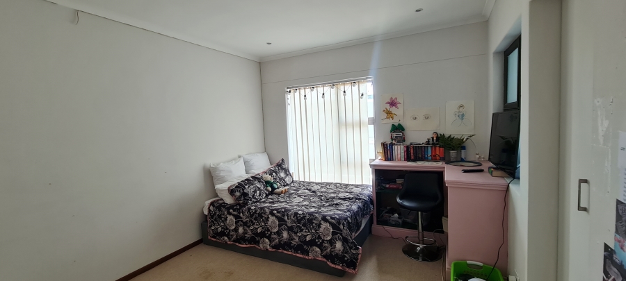 6 Bedroom Property for Sale in Greenways Golf Estate Western Cape